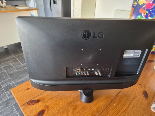 24inch smart tv - lg,